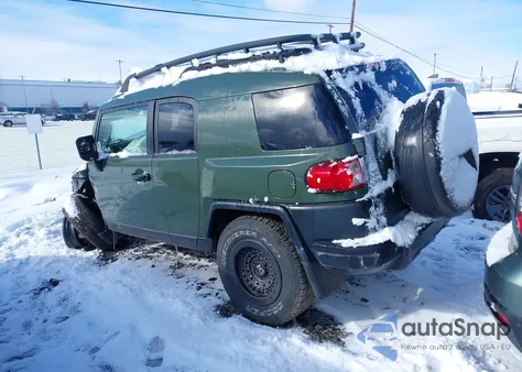 2011 Toyota Fj Cruiser z USA, uszkodzony, nr VIN JTEBU4BF5BK106727